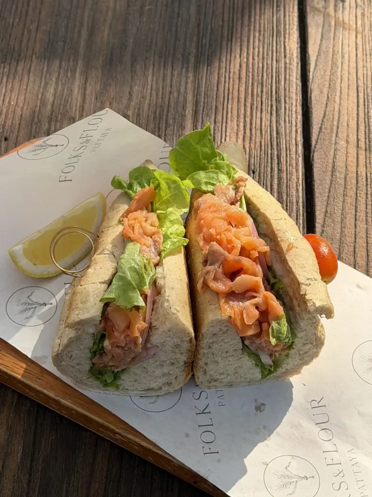 FOLKS ON THE BEACH หาดดงตาล พัทยา  หลีกหนีความวุ่นวาย Social Space ของผู้คนที่หลงใหล Vibe เดียวกัน