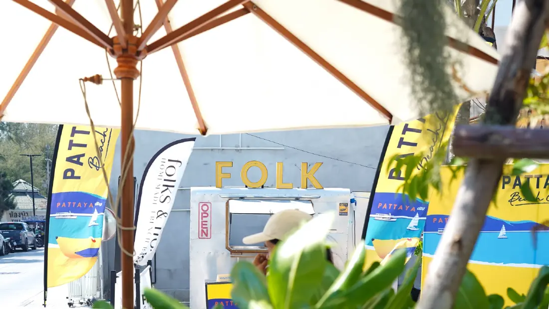 FOLKS ON THE BEACH หาดดงตาล พัทยา