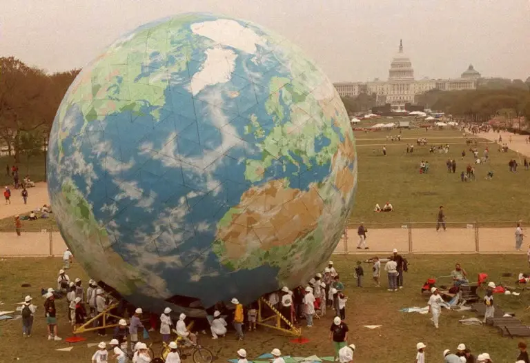 วัน Earth Day วันคุ้มครองโลก กับพลังดนตรีร็อก - ประท้วงปี 1970 ตอนนี้เรารักษ์โลกกันหรือยัง Credit ภาพ AFP 