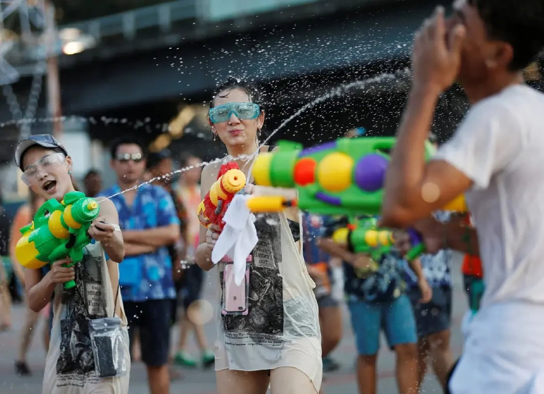 เปิดมุมมองชาวต่างชาติ สงกรานไทยต้องไปเล่นน้ำที่ไหนดี?