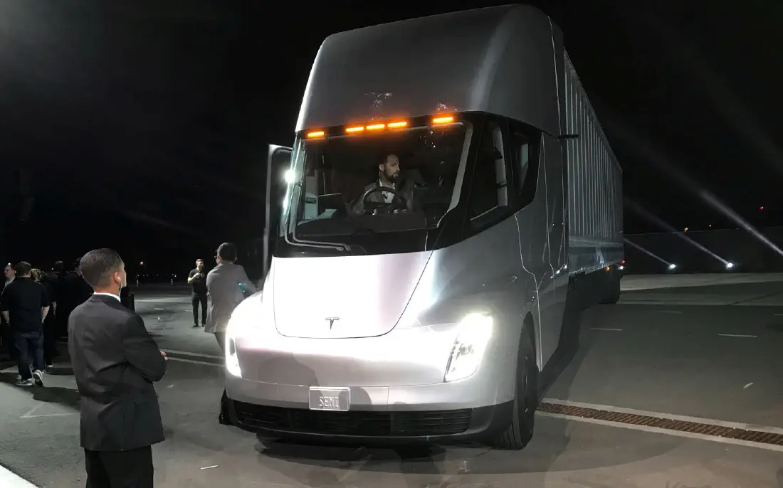 เปิดสเปก-ราคา "Tesla Semi" รถบรรทุกไฟฟ้าคันแรกของเทสลา วิ่งได้ไกล 800 กม.