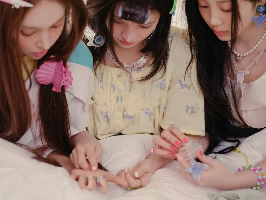 ชวนฟัง ‘It’s me’ จาก ILLIT สำรวจวิธีคิดคนยุคใหม่ ทำไมเราถึงต้องเป็น ‘เมน’ ของตัวเอง?