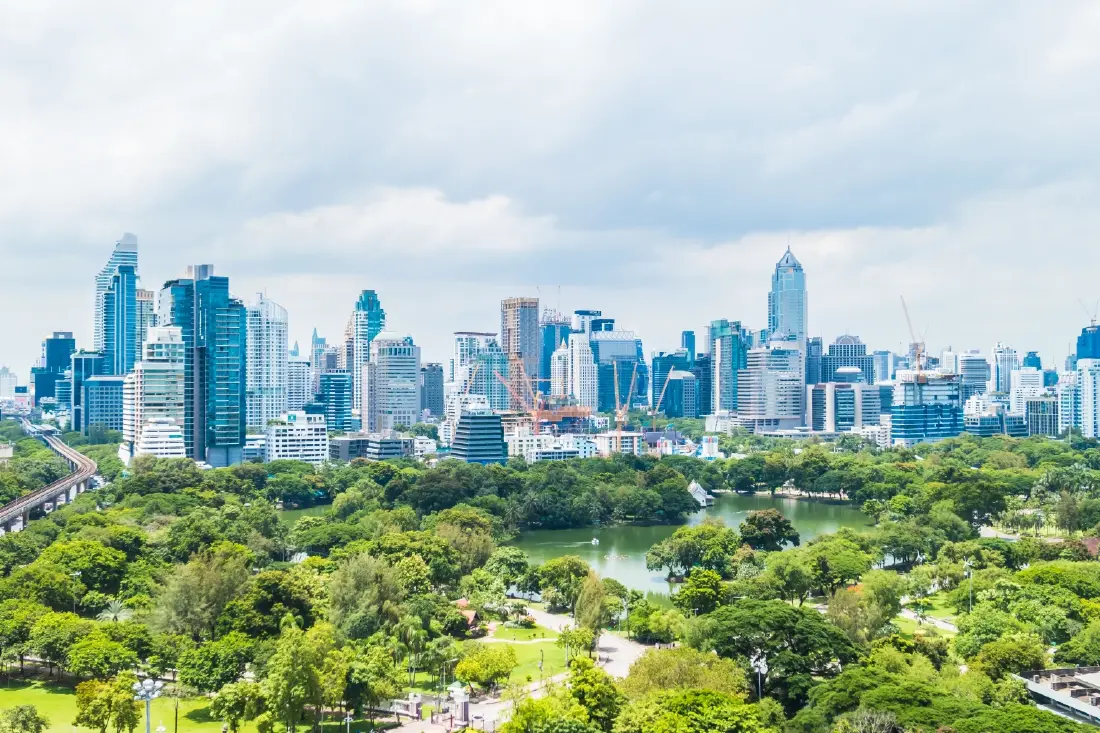 สำรวจเสน่ห์ของเมืองผ่านแสงและเงา ที่บอกเล่าจังหวะชีวิตของคน