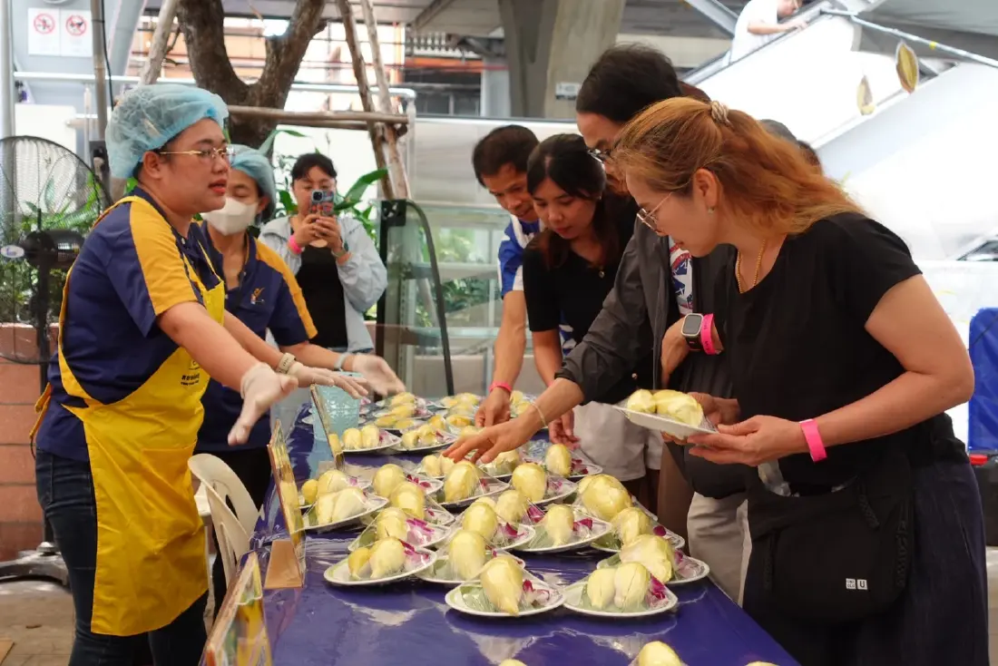 ตลาดยิ่งเจริญ จัดกิจกรรม 'บุฟเฟต์ทุเรียน' รับฤดูกาลผลไม้