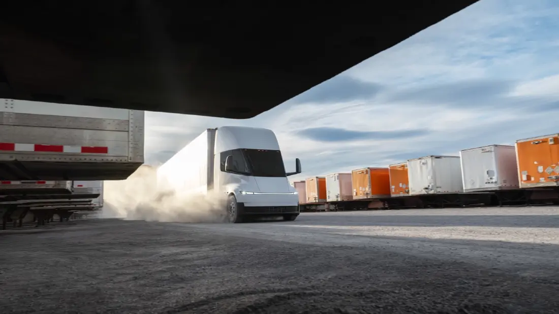 เปิดสเปก-ราคา "Tesla Semi" รถบรรทุกไฟฟ้าคันแรกของเทสลา วิ่งได้ไกล 800 กม.
