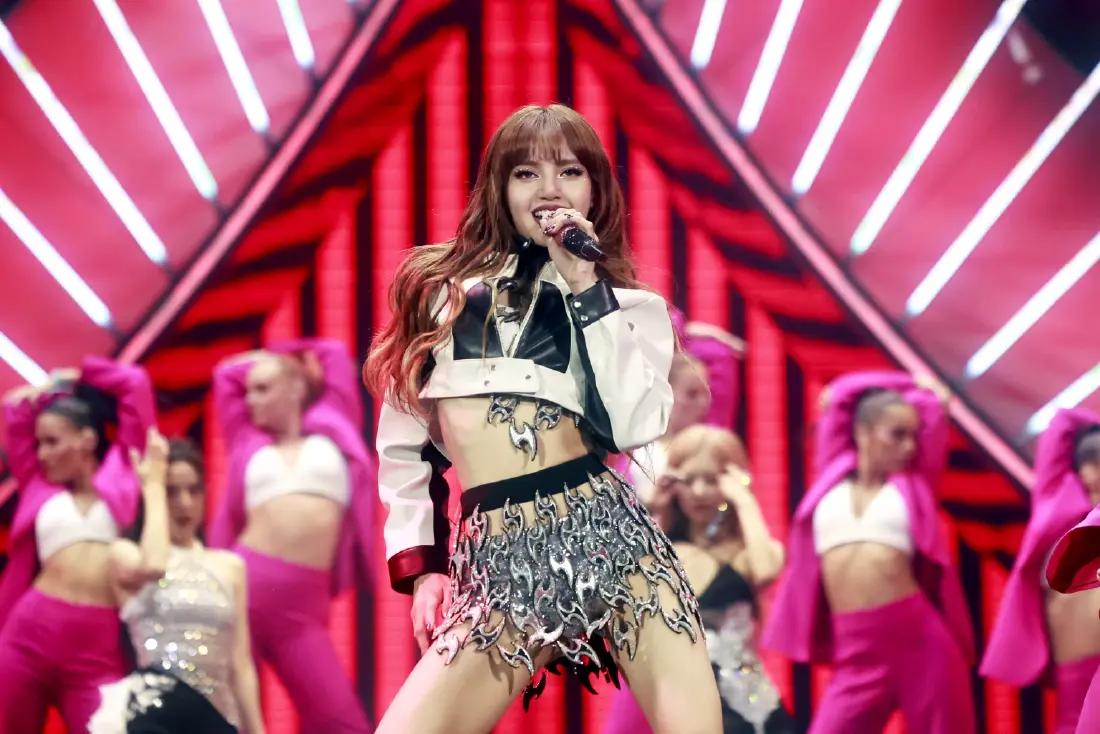  ลิซ่า BLACKPINK สร้างประวัติศาสตร์ คนไทยคนแรกได้ โชว์เปิดฟุตบอลโลก 2026 Credit ภาพ AFP