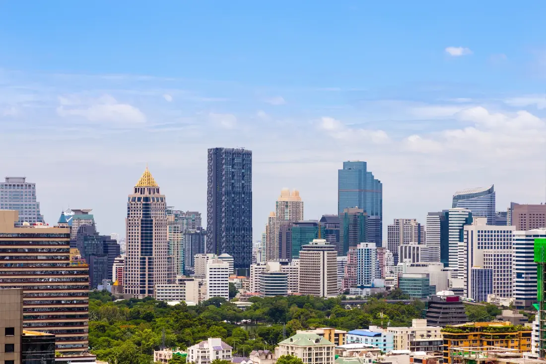 สำรวจเสน่ห์ของเมืองผ่านแสงและเงา ที่บอกเล่าจังหวะชีวิตของคน