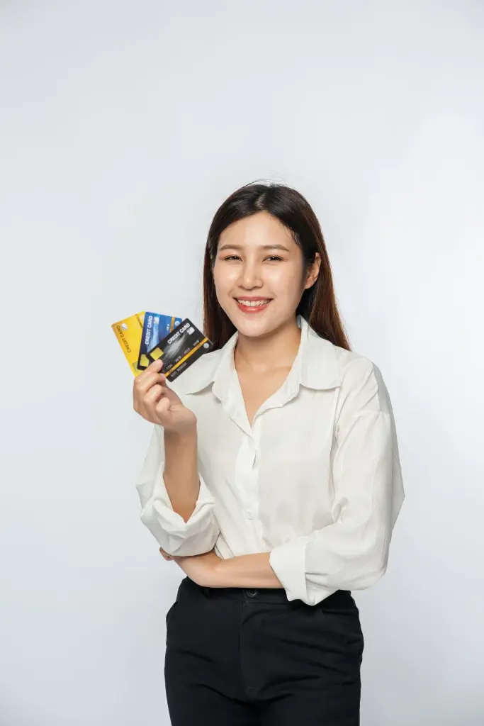 Gen Z เชื่อรีวิวง่าย! ทำคนอายุต่ำกว่า 25 ปี เป็น ‘หนี้บัตรเครดิต’ มากขึ้น