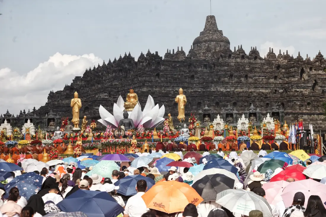 วิสาขบูชา ณ บุโรพุทโธ ความยิ่งใหญ่ของเทศกาลพุทธศาสนาในดินแดนมุสลิม