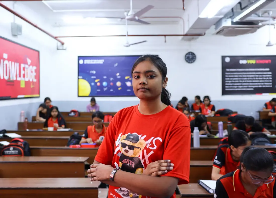 ห้องเรียนของสถาบันติวสอบแห่งหนึ่งในกรุงนิวเดลี หนึ่งในนักเรียนวัย 19 ปี ยอมรับว่ารู้สึกกดดันกับการสอบใหม่อีกครั้ง | ภาพจาก Reuters