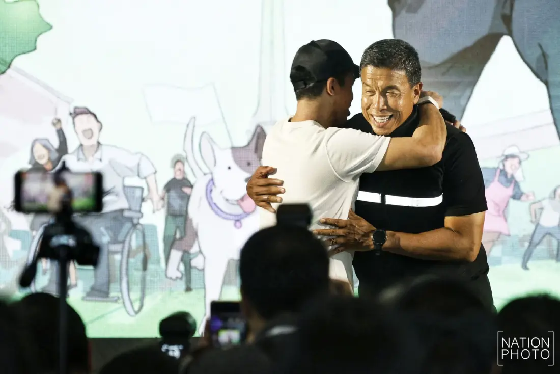 ชัชชาติ สิทธิพันธุ์ ประกาศชัยชนะเลือกตั้งผู้ว่าฯ กทม. สมัยที่ 2 ขอบคุณทุกคะแนนเสียง ยอมรับงานหนักขึ้น เตรียมกางแผน 260 นโยบายลุยงานทันที Credit ภาพ NATION PHOTO 