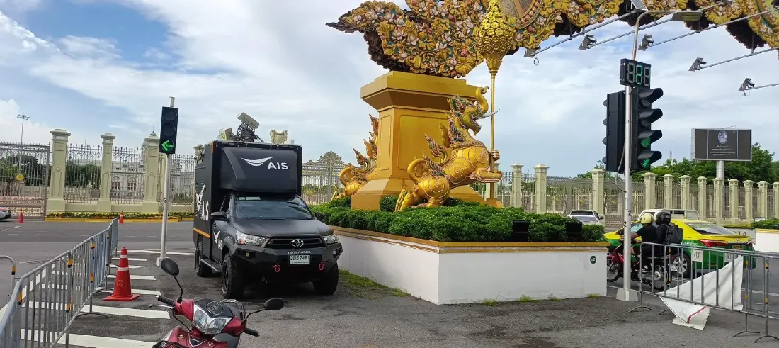 AIS ร่วมถวายอาลัย เสริมโครงข่าย พร้อมจุดชาร์จแบต อำนวยความสะดวกประชาชนถวายสักการะพระศพ