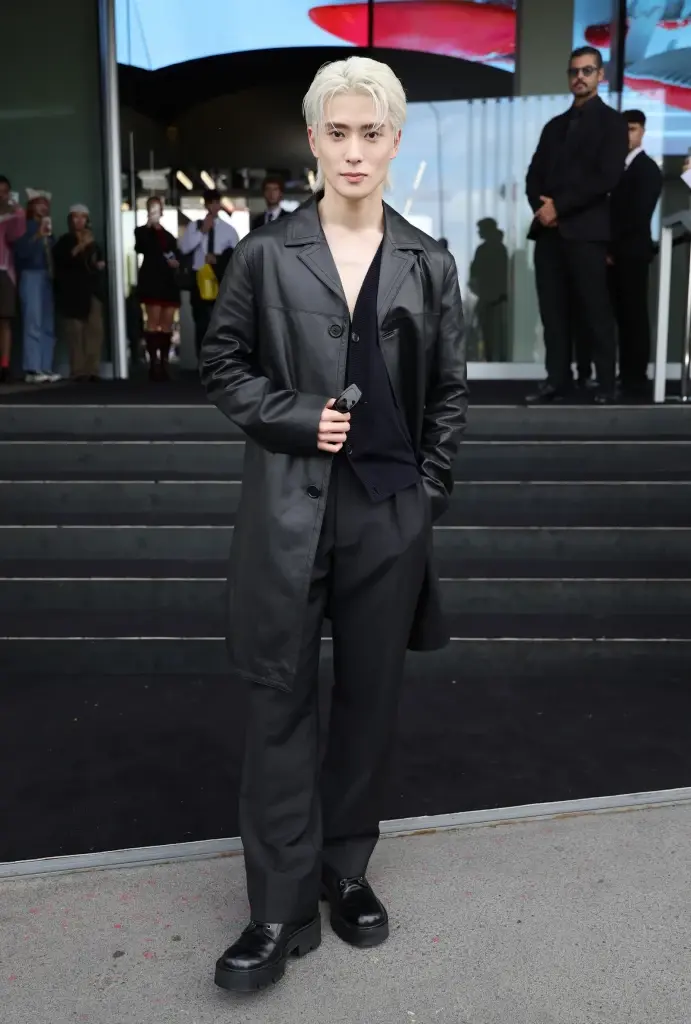 ทำไม Prada ต้องเป็น ‘แจฮยอน’? เจาะลึกสไตล์ตัวพ่อแฟชั่นไอคอนแห่งยุค