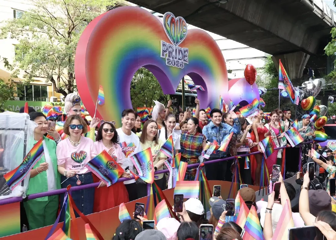 'LOVE PRIDE 2026' เปลี่ยน EM DISTRICT เป็นแลนด์มาร์ก Pride ใจกลางกรุง