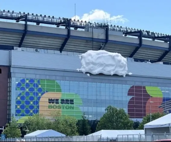 Levi's - Gillette โดนคุมป้ายชื่อ  แต่พลิกเป็นโอกาส  เปลี่ยนโลโก้สนามบอลโลก เป็นไวรัล