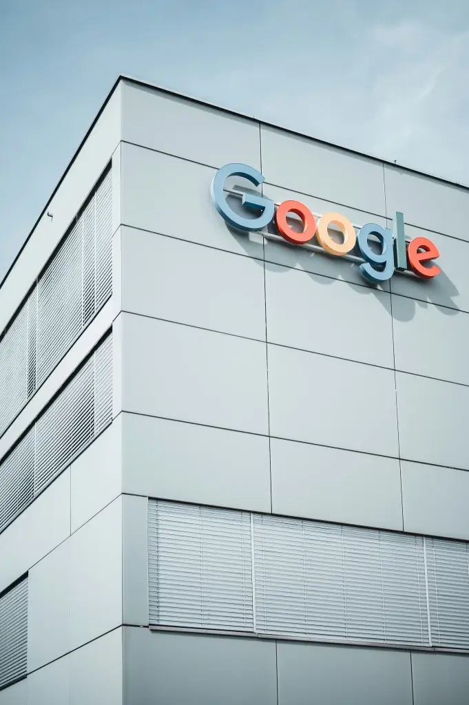 Alphabet ระดมทุน 8 หมื่นล้านดอลลาร์ บัฟเฟตต์ร่วมซื้อหุ้นหนุน AI