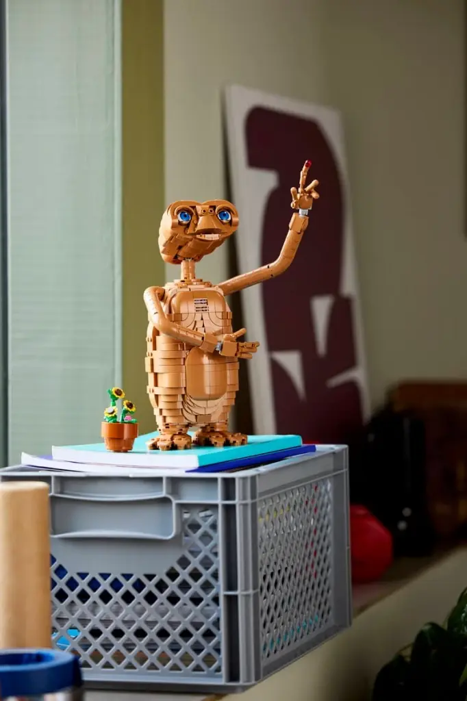 E.T. เพื่อนรักต่างดาว ถูกต่อขึ้นใหม่ด้วย LEGO E.T. เหมือนจริงกว่า 1,200 ชิ้น