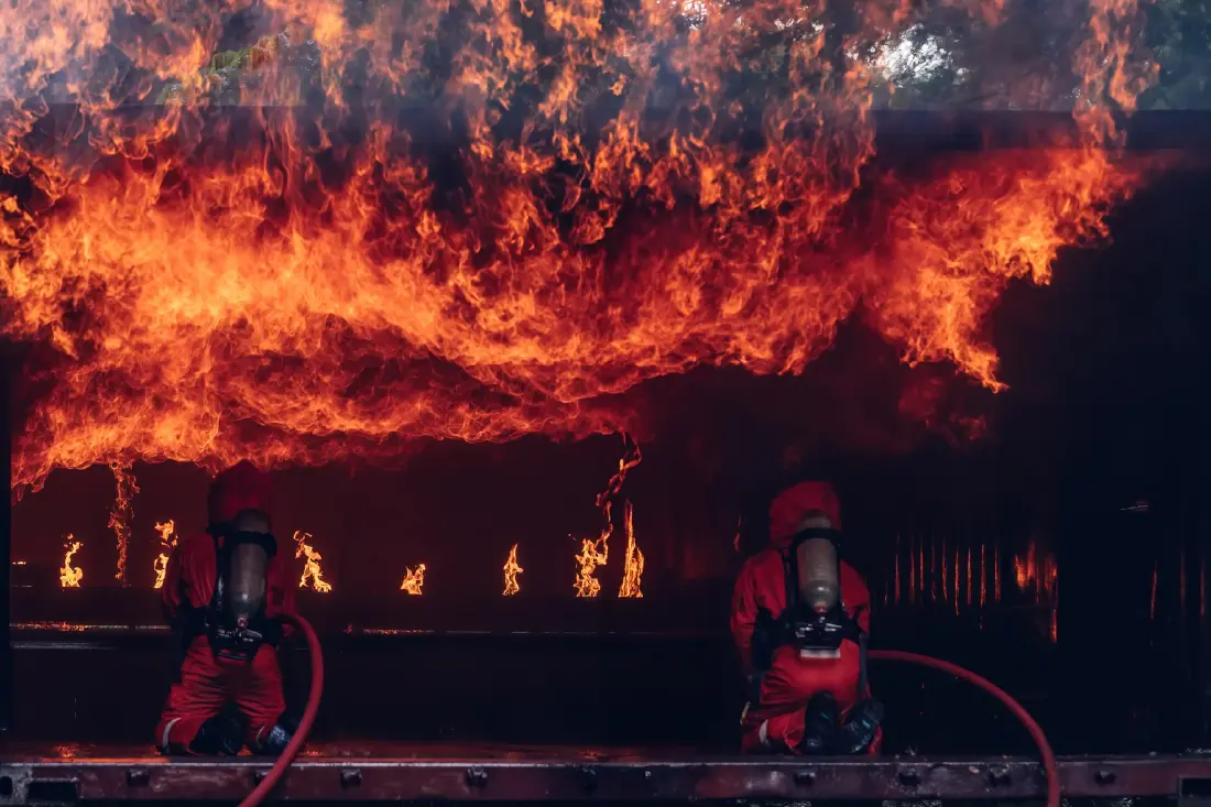 รู้จัก Flashover - Backdraft ที่ทำให้ไฟไหม้ในสถานที่ปิดยิ่งอันตราย