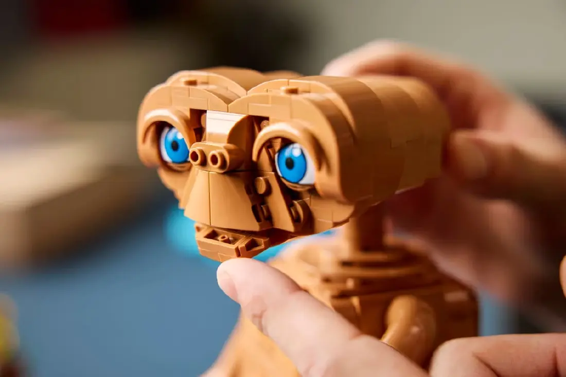 E.T. เพื่อนรักต่างดาว ถูกต่อขึ้นใหม่ด้วย LEGO E.T. เหมือนจริงกว่า 1,200 ชิ้น