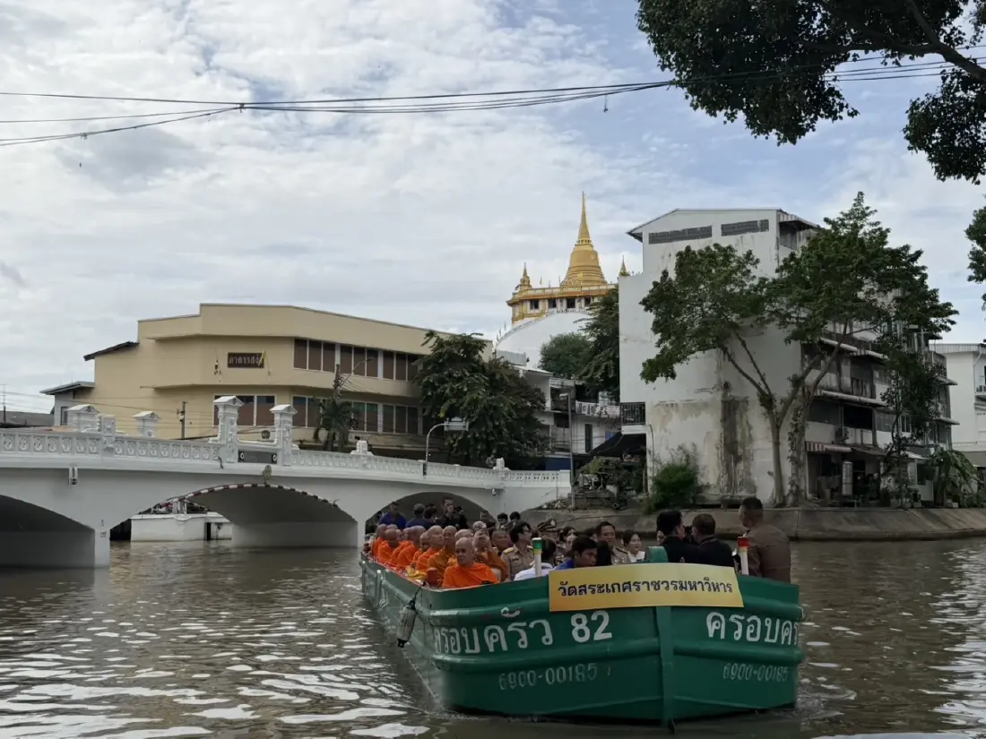โครงการพระราชดำริ ตามพระบรมราโชบาย อาราธนาพระภิกษุสงฆ์ 120 รูป ล่องเรือศึกษาคู คลองในเกาะรัตนโกสินทร์ 10 ปี