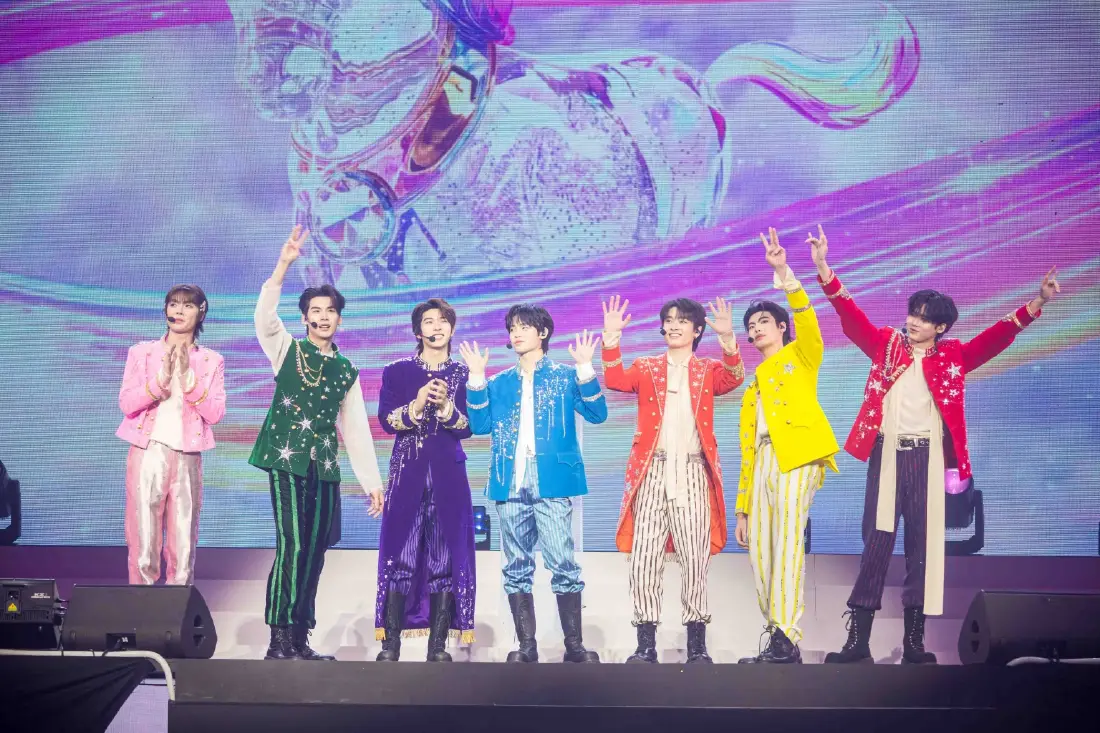 จัดเต็มเกินฝัน! 'ตี๋ตี๋-ป๋อ' นำทีม 7หนุ่ม โชว์ความสุขล้นเวที 'DUANG GO ROUND Presented by True5G’