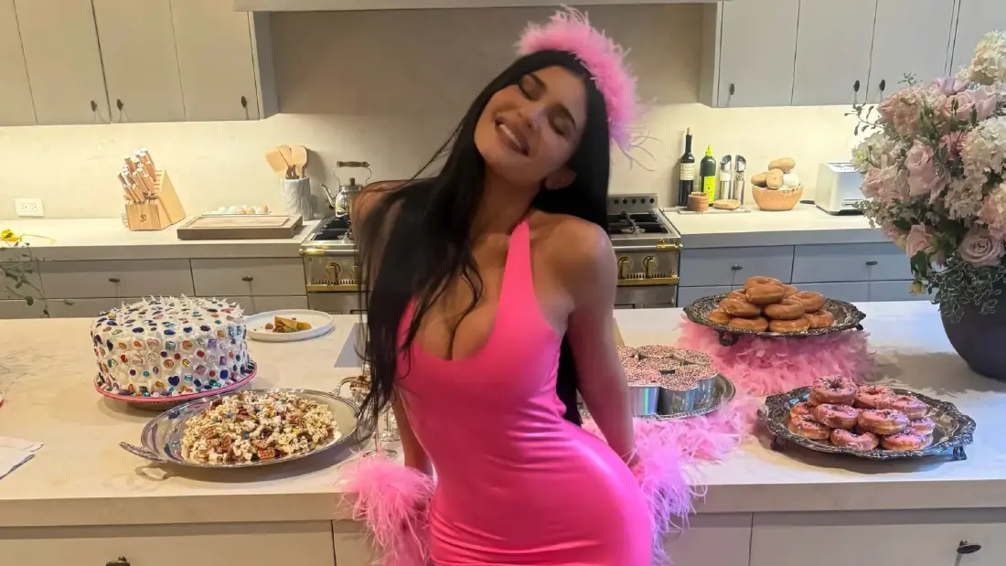 CREDIT : @kyliejenner