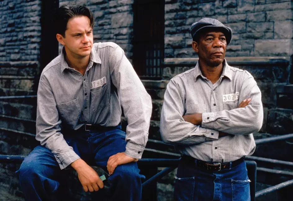   The Shawshank Redemption ภาพยนตร์ที่พูดถึงชีวิตนักโทษ แม้ไม่ได้ออสการ์สักตัว แต่ผู้คนต่างยกให้เป็นหนึ่งในหนังที่ดีที่สุดตลอดกาล  เต็มไปด้วยพลังแห่งความหวังและการบอกต่อ 
