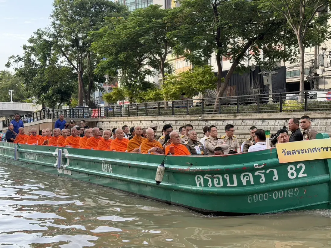 โครงการพระราชดำริ ตามพระบรมราโชบาย อาราธนาพระภิกษุสงฆ์ 120 รูป ล่องเรือศึกษาคู คลองในเกาะรัตนโกสินทร์ 10 ปี