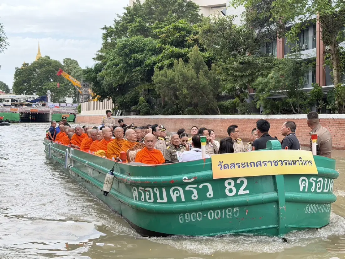 โครงการพระราชดำริ ตามพระบรมราโชบาย อาราธนาพระภิกษุสงฆ์ 120 รูป ล่องเรือศึกษาคู คลองในเกาะรัตนโกสินทร์ 10 ปี