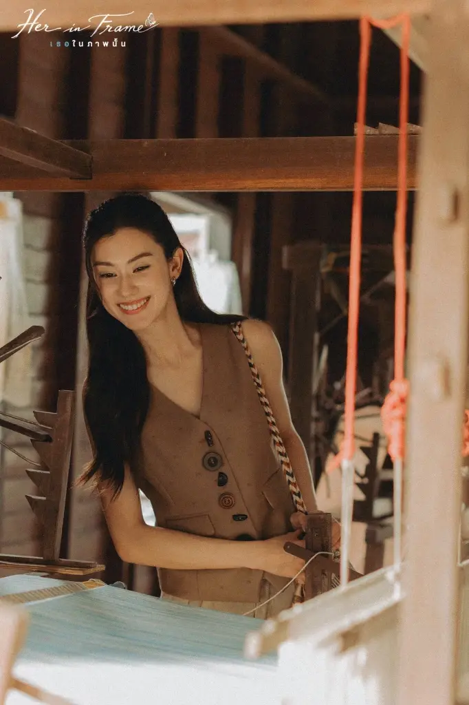 สำรวจความรักข้ามกาลเวลา ในผืนผ้า ‘Her in Frame เธอในภาพนั้น’