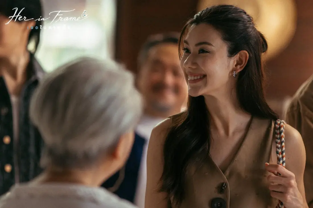 สำรวจความรักข้ามกาลเวลา ในผืนผ้า ‘Her in Frame เธอในภาพนั้น’