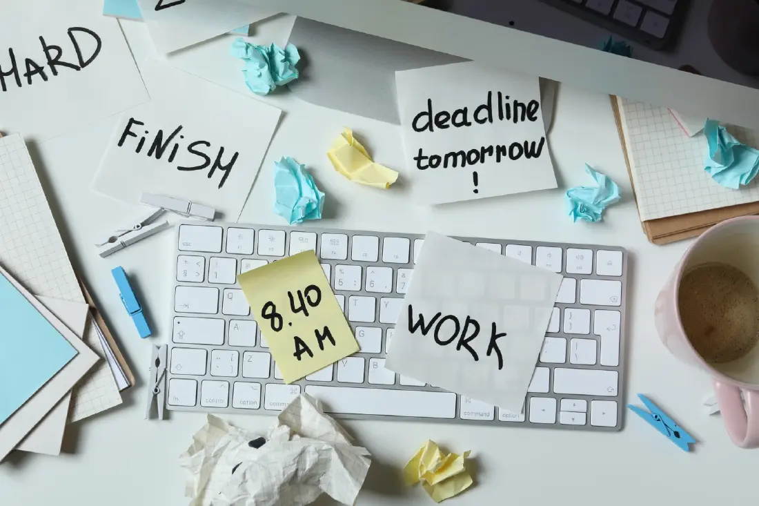 ทำงานแทบตาย ก็ตกงานได้? เมื่อ 'ความทุ่มเท' ไม่ใช่หลักประกันความมั่นคง