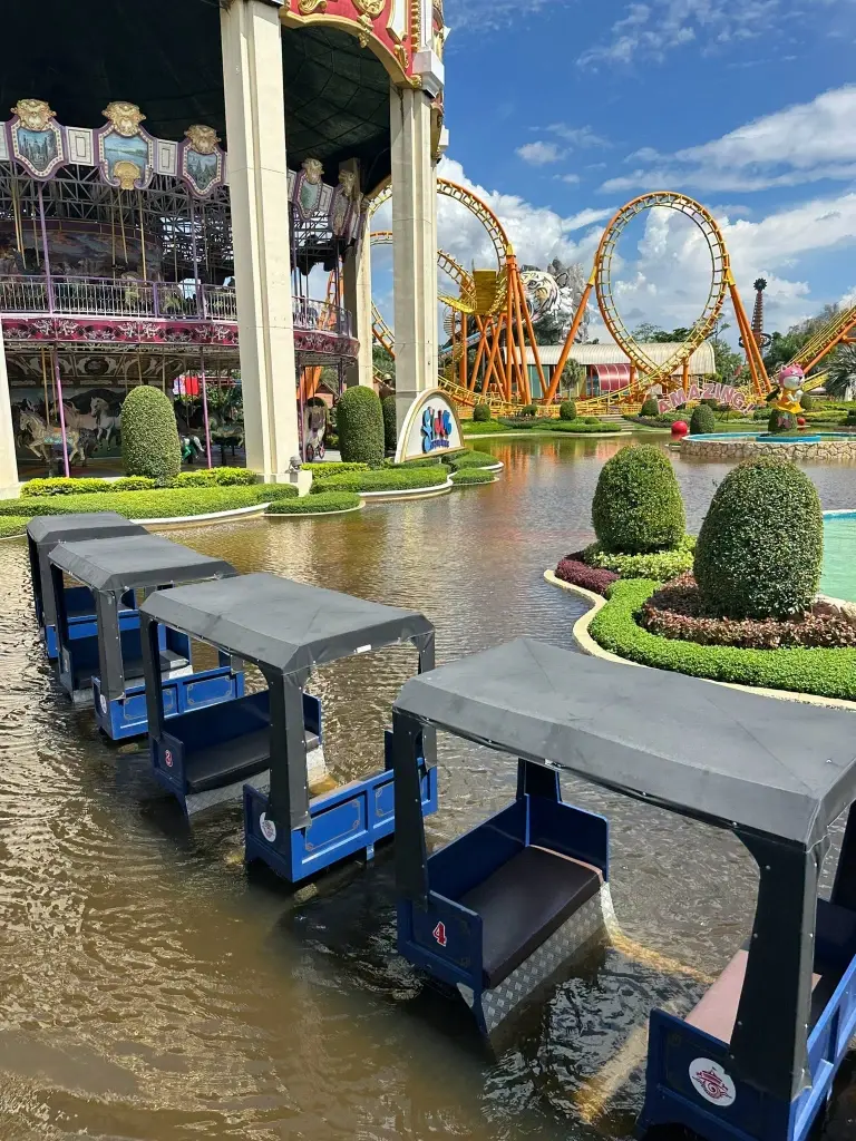 สวนสยาม Siam Amazing Park: ตำนานทะเลกรุงเทพ และวันนี้ต้อง จมน้ำกับน้ำท่วม กทม. และต้องปิดเป็นเวลา 6 เดือน  Credit ภาพ Facebook Siam Amazing Park สยามอะเมซิ่งพาร์ค 