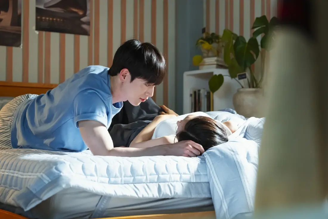 ชวนสำรวจความรัก 10 ปี ในซีรีส์ A Love Other Than Yours ยังรักกัน หรือแค่เคยชิน?