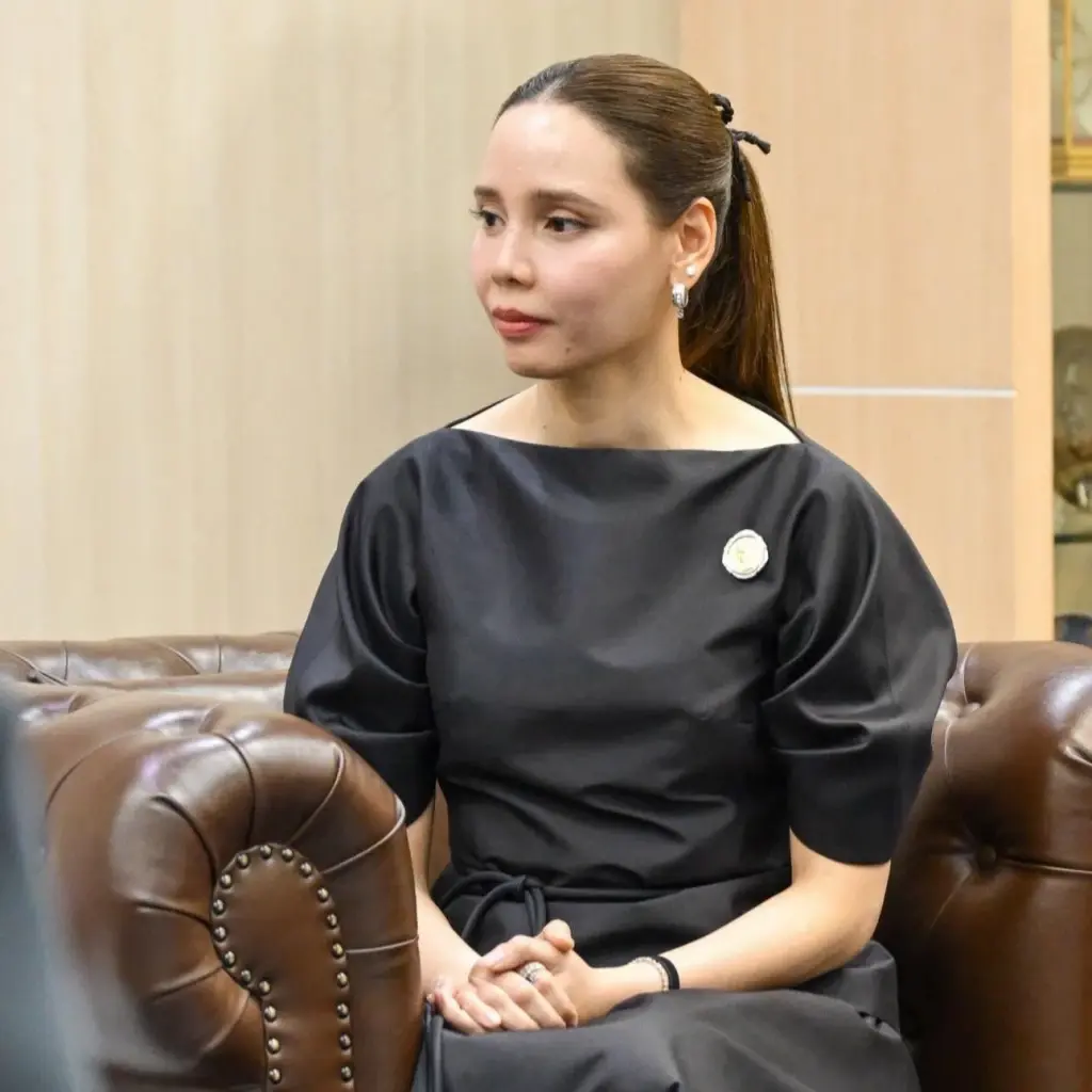 เปลี่ยนผ้าไทยให้ใส่สนุก คุยกับ 'ซาบีดา' ปั้นผ้าไทยสู่ UNESCO