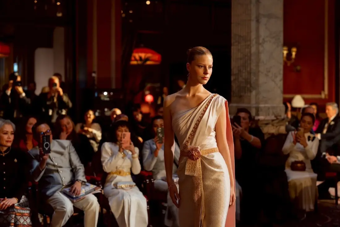 เปลี่ยนผ้าไทยให้ใส่สนุก คุยกับ 'ซาบีดา' ปั้นผ้าไทยสู่ UNESCO