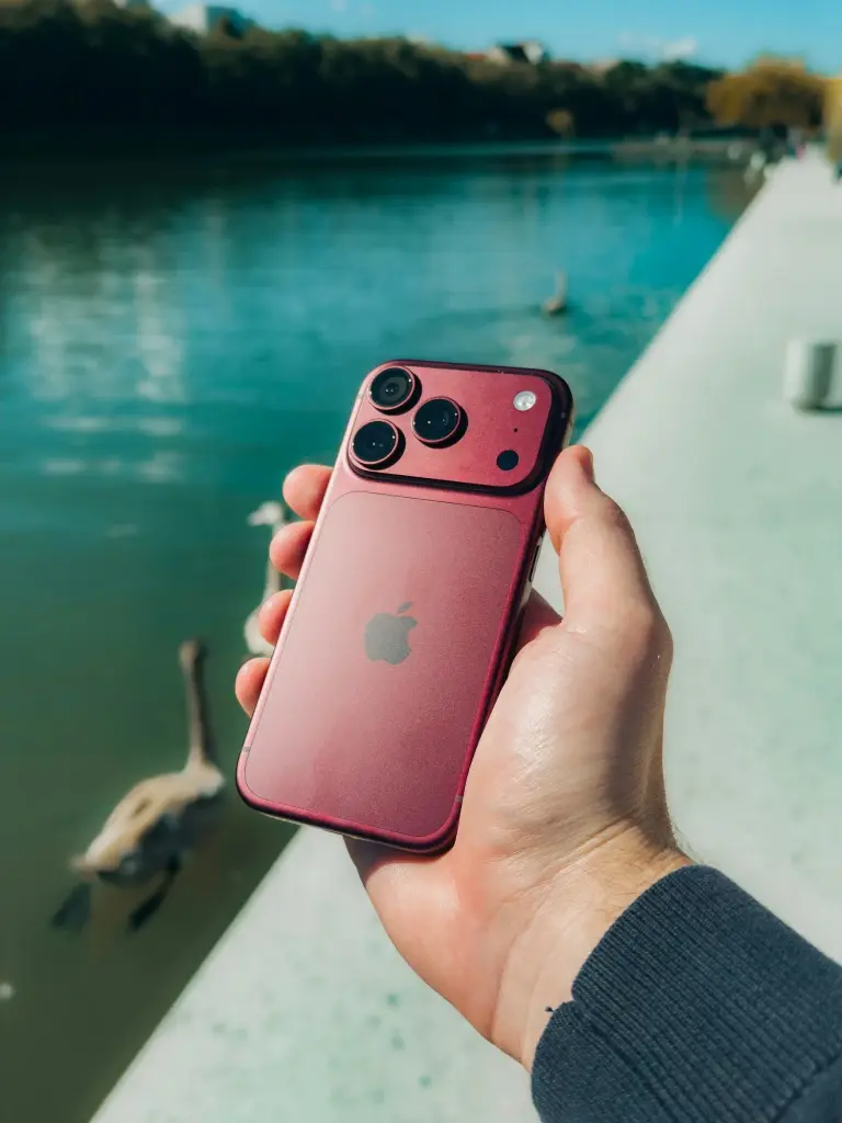 ผู้ใช้ iPhone 18 Pro และ Pro Max พบปัญหา 'ลำโพงเสียงแตก' อัปเดตไม่หาย