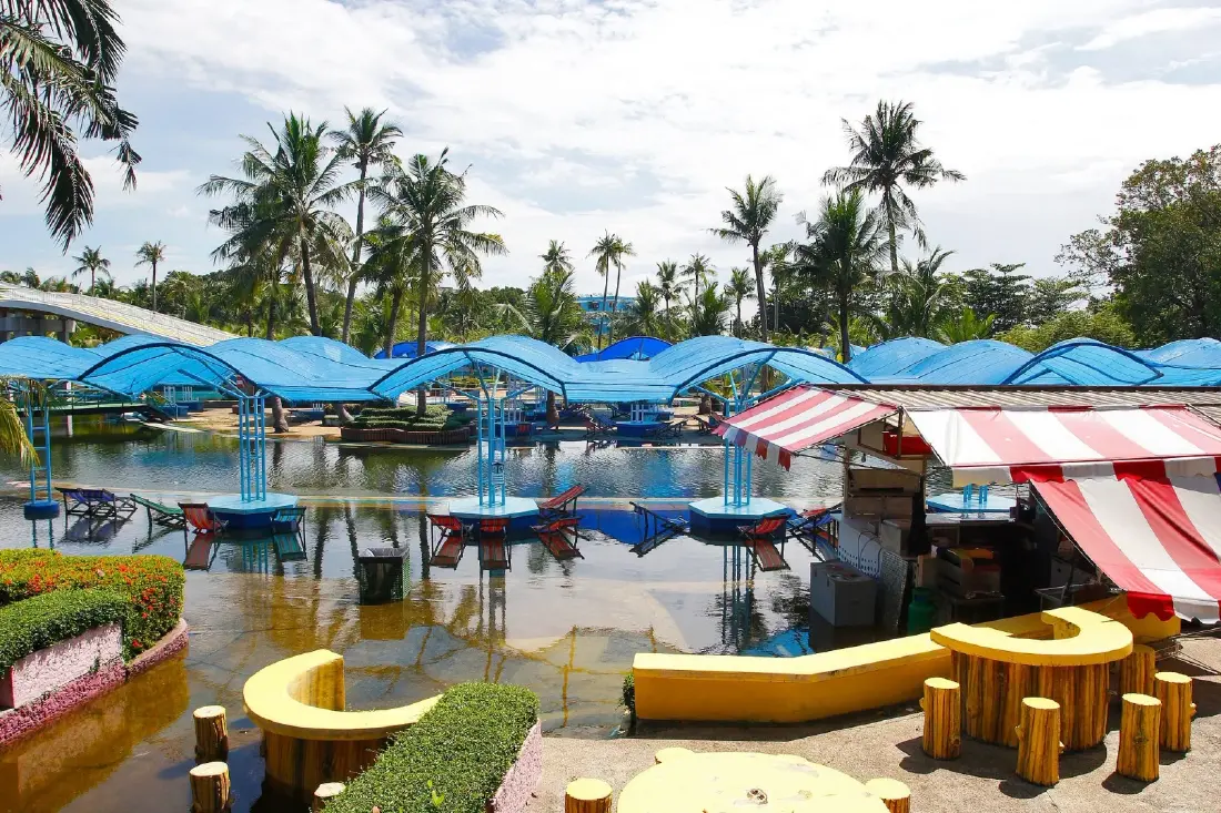 สวนสยาม Siam Amazing Park: ตำนานทะเลกรุงเทพ และวันนี้ต้อง จมน้ำกับน้ำท่วม กทม. และต้องปิดเป็นเวลา 6 เดือน  Credit ภาพ Facebook Siam Amazing Park สยามอะเมซิ่งพาร์ค  