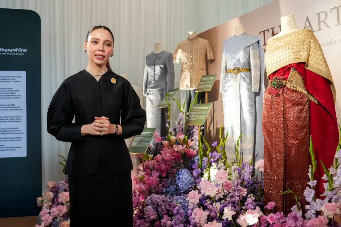 เปลี่ยนผ้าไทยให้ใส่สนุก คุยกับ 'ซาบีดา' ปั้นผ้าไทยสู่ UNESCO