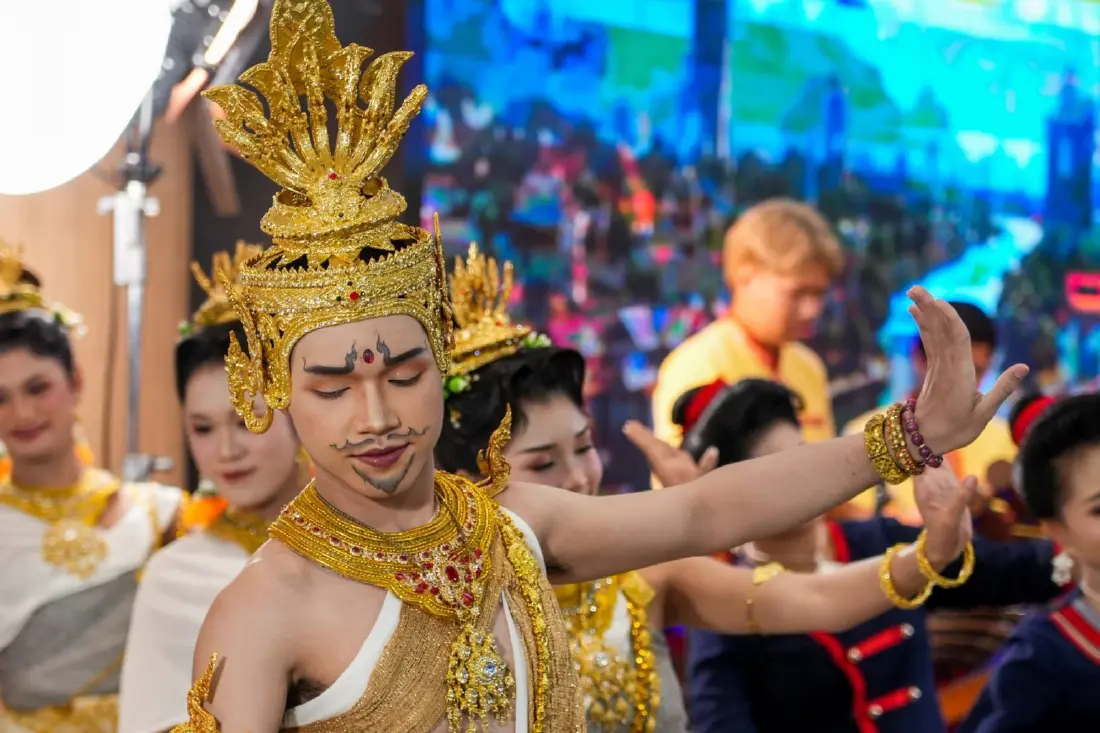 สืบสานด้วยใจ สร้างสรรค์ด้วยไอเดีย เมื่อเด็กรุ่นใหม่ปลุกชีวิต 'เครื่องหัวศิราภรณ์'