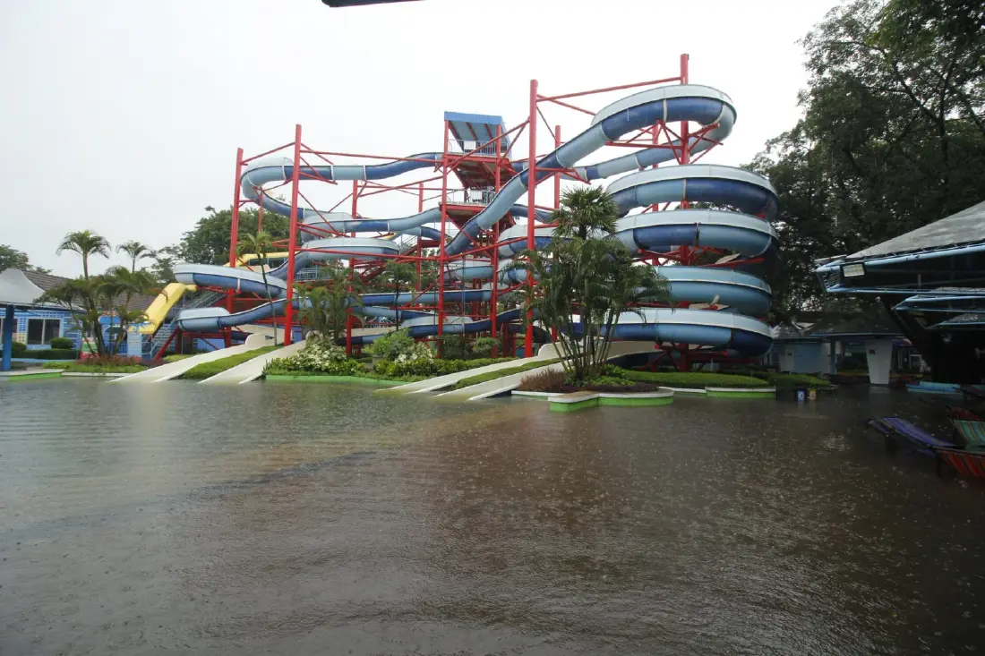 สวนสยาม Siam Amazing Park: ตำนานทะเลกรุงเทพ และวันนี้ต้อง จมน้ำกับน้ำท่วม กทม. และต้องปิดเป็นเวลา 6 เดือน  Credit ภาพ Facebook Siam Amazing Park สยามอะเมซิ่งพาร์ค 