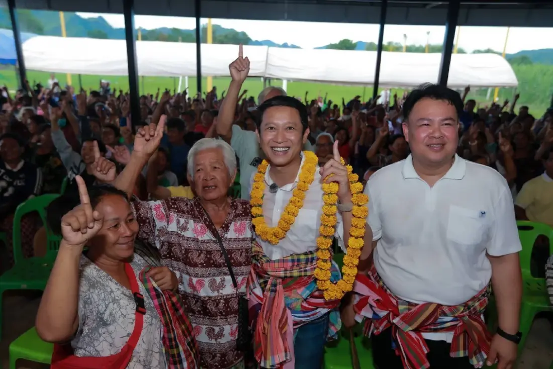 'วัฒนา' จับมือ 'วิศรุต' ลุยภูผาม่าน ชูแก้ถนน-ไฟ-น้ำ-ขยะ