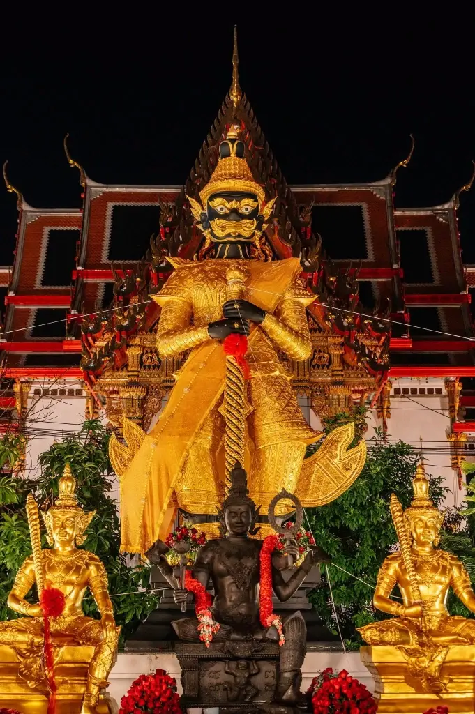เปิดประวัติ 'วัดจุฬามณี' วัดเก่าแก่กว่า 300 ปีแห่งอัมพวา ศูนย์รวมศรัทธาสายมู