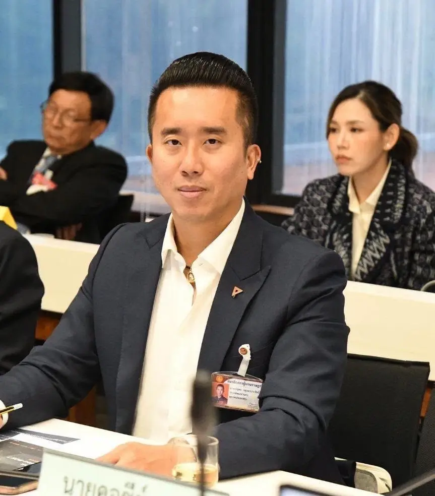 ‘จรยุทธ’ สส.ปชน. เกาะติดแก้ปัญหาน้ำมันทะลักท่อระบายน้ำ เร่งดูดออก-ฉีดโฟมกันไฟไหม้ ขอประชาชนช่วยแจ้งเบาะแส