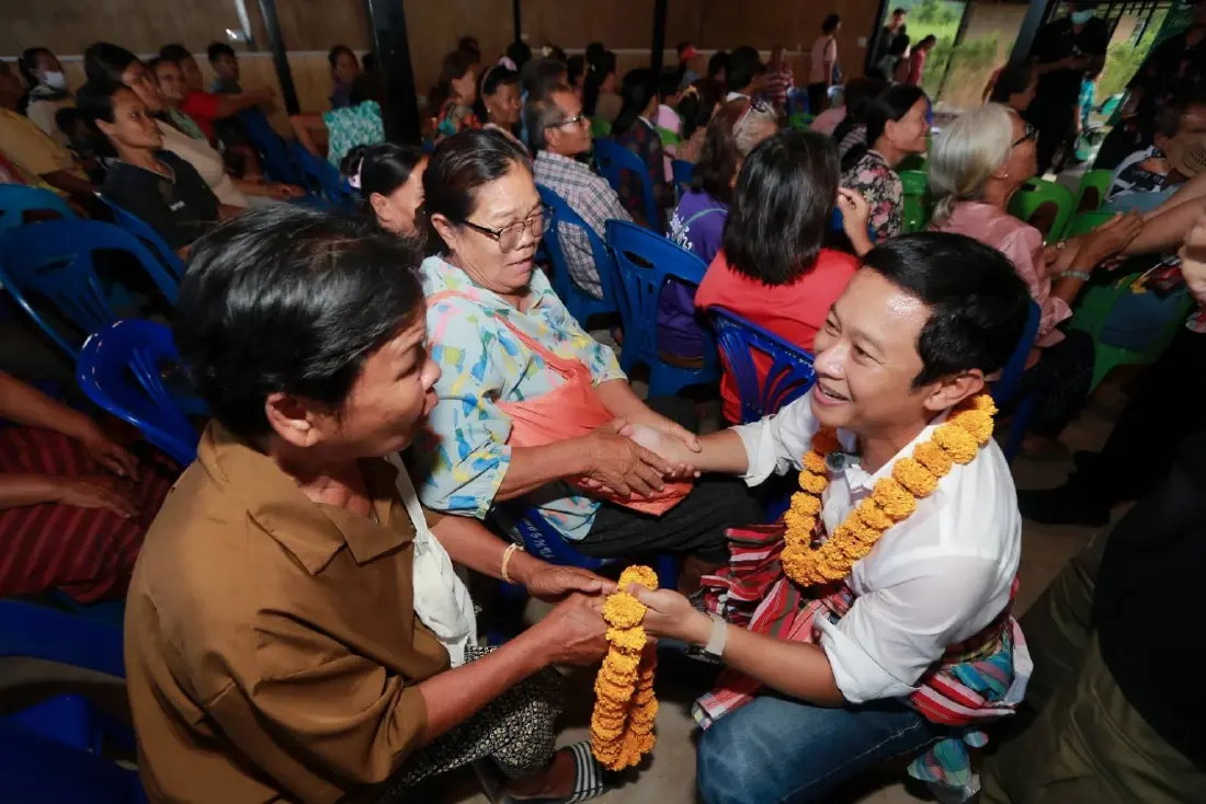 'วัฒนา' จับมือ 'วิศรุต' ลุยภูผาม่าน ชูแก้ถนน-ไฟ-น้ำ-ขยะ