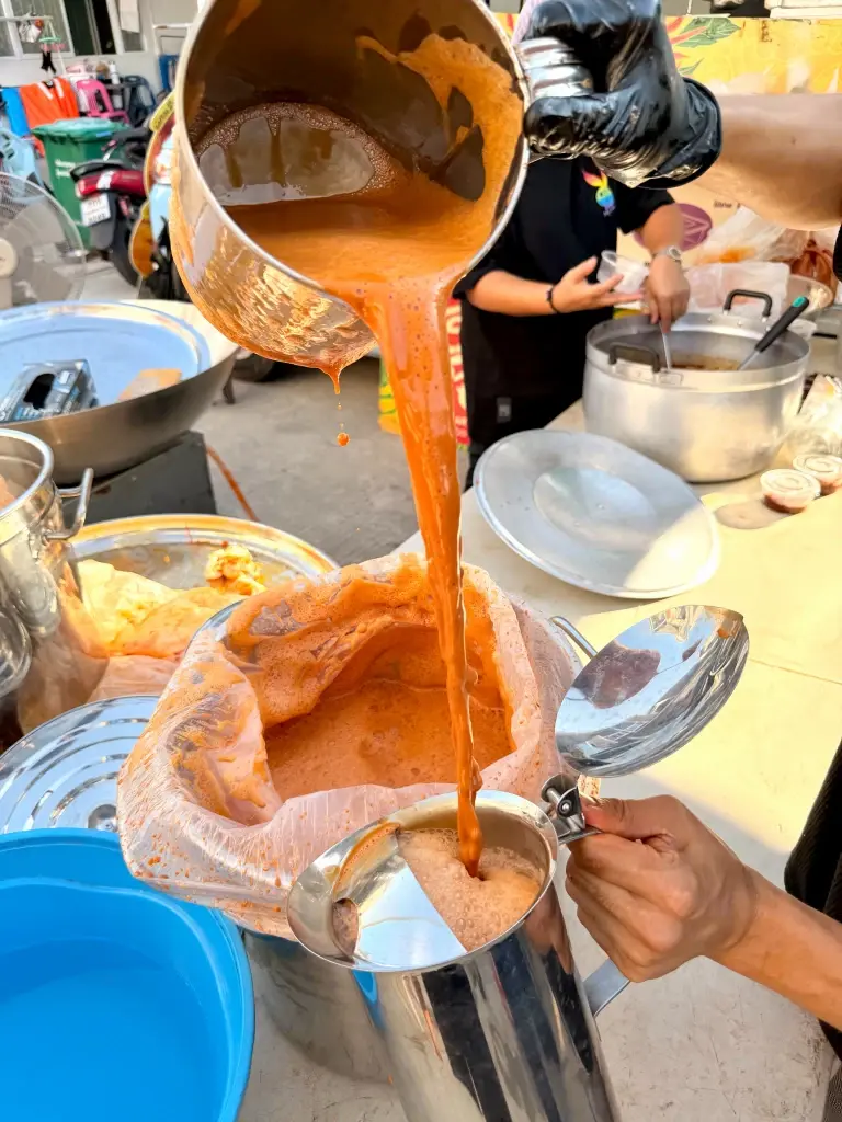 เอกชัย ศรีวิชัย จัดครัวเอกอร่อย ช่วยผู้ประสบภัยน้ำท่วม