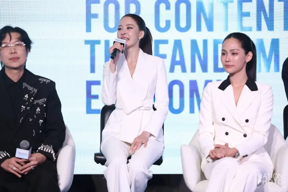 วรางค์ศิริ ธนจรัสวรภัทร์ (ปุยนุ่น) และ  สิรีธร ลีห์อร่ามวัฒน์ (บิ๊นท์)  นักแสดง GL จากซีรีส์ 'ข่มขลัง' 