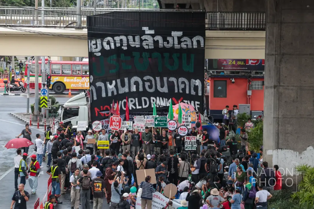 เปิดเหตุผล ม็อบต่อต้าน ‘เวิลด์แบงก์-ไอเอ็มเอฟ’ ประท้วงหยุดทุนล้างโลก