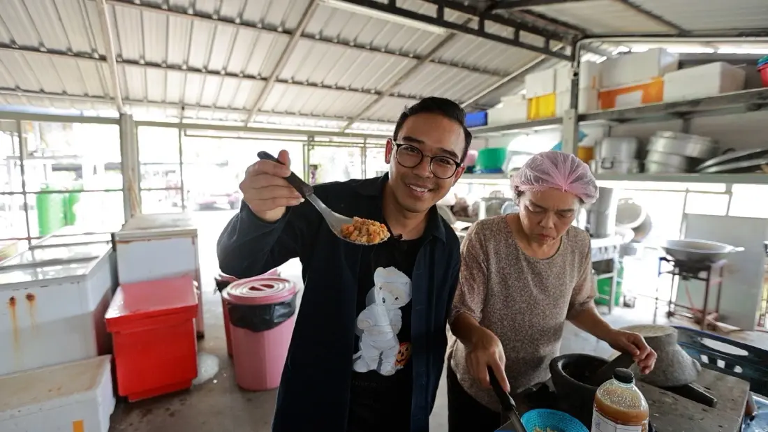 อาร์ท สุทธิลักษณ์ โตกทอง ผู้ก่อตั้งร้านอาหารข้าวใหม่ปลามัน อัมพวา