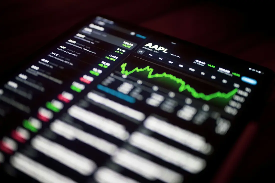 หุ้น S&P 500 พุ่งทะลุ 7,800 จุด กระแส AI แรง ท่ามกลางความผันผวนสหรัฐฯ